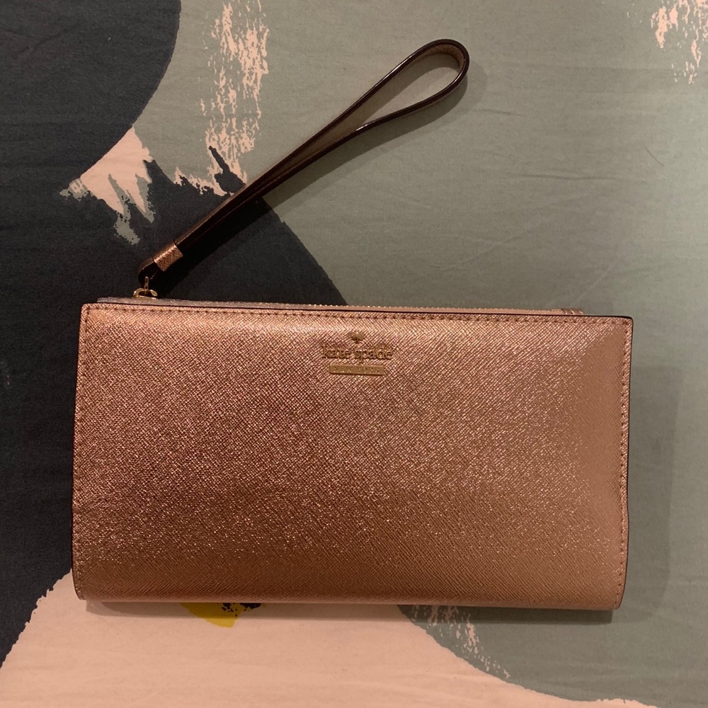 Sold❌Kate Spade Cameron Street Eliza Wristlet